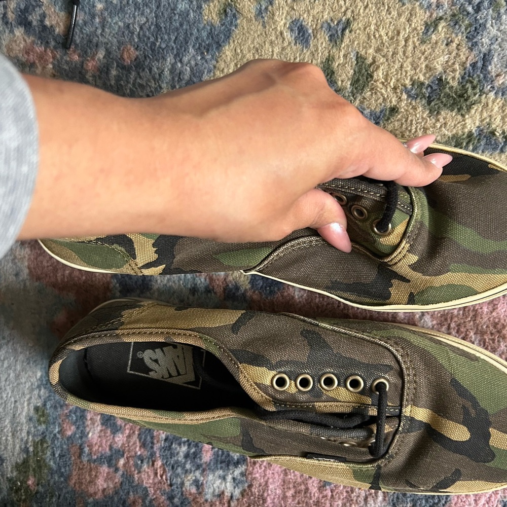 Vans Men's Green Camouflage Sneakers - Picture 2 of 4